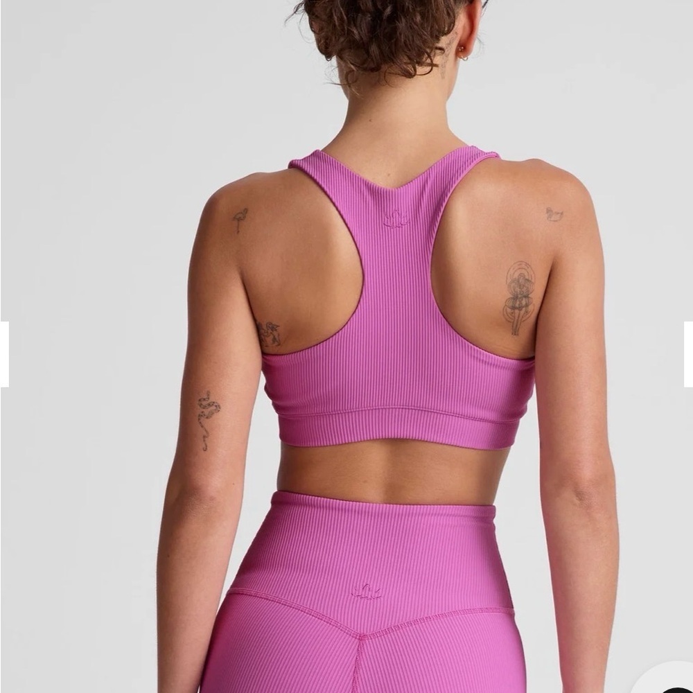 Beyond Yoga - Sports Bra - Magenta NWT - Picture 3 of 6